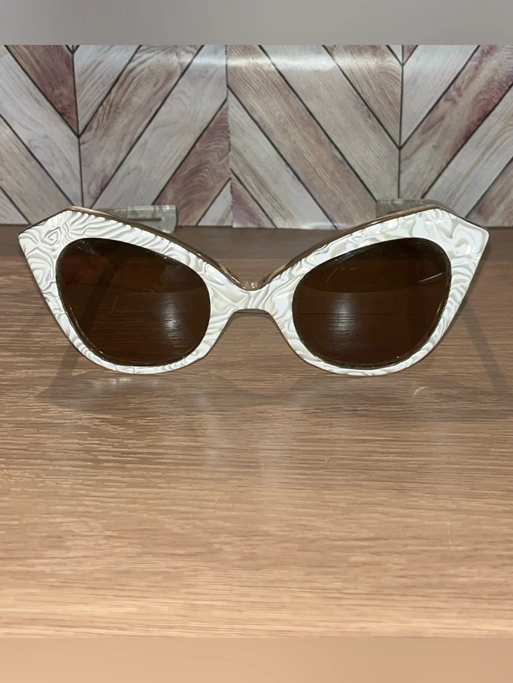 Shady character NYC pearly White Cat Eye Sunglasses vintage 70’s great condition